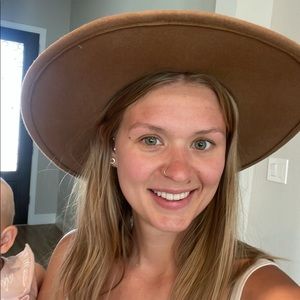 Meet your Posher, Leah